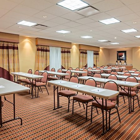 Holiday Inn Express & Suites - Laredo-Event Center Area, An Ihg Hotel Exterior photo