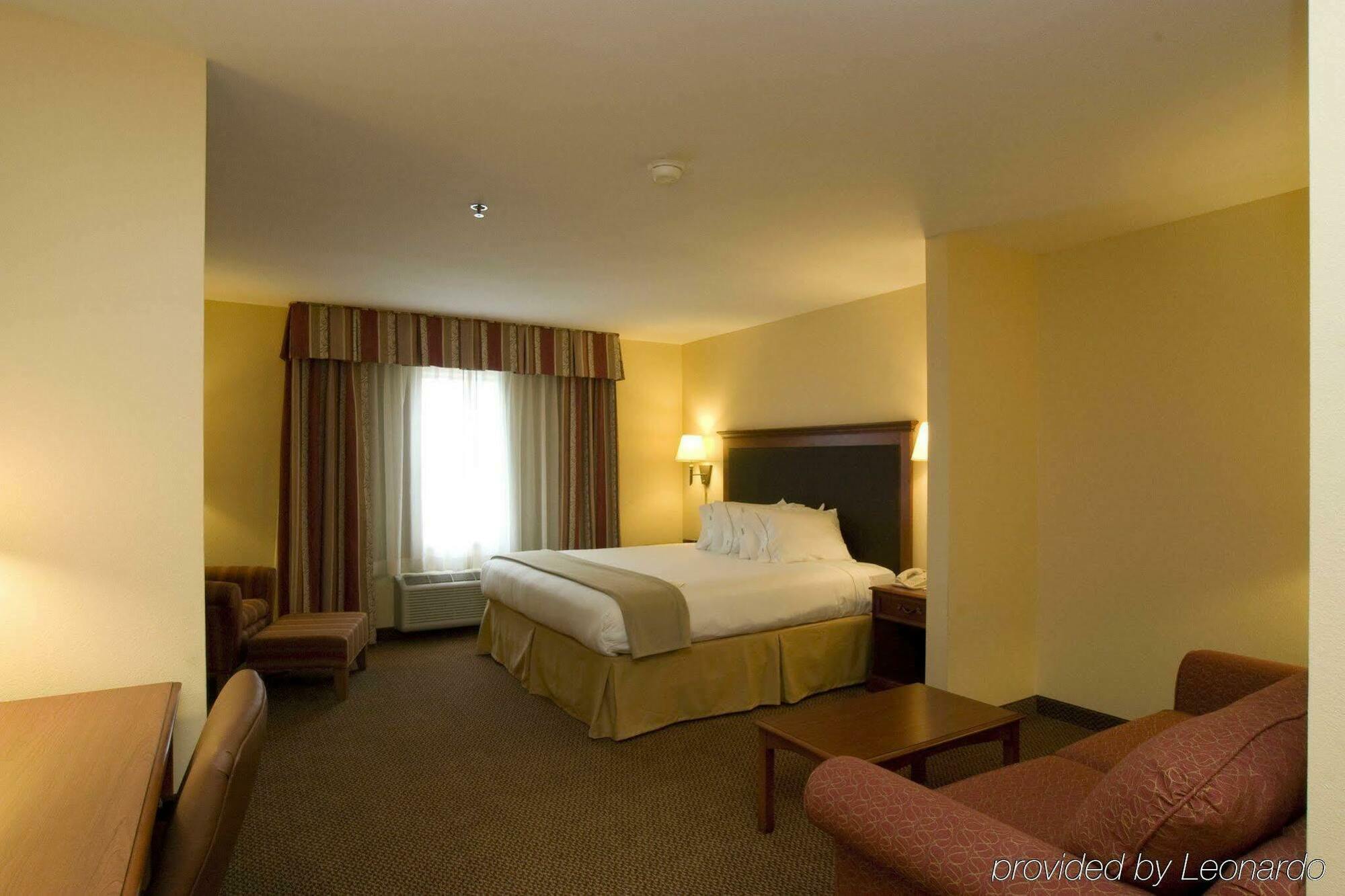 Holiday Inn Express & Suites - Laredo-Event Center Area, An Ihg Hotel Room photo