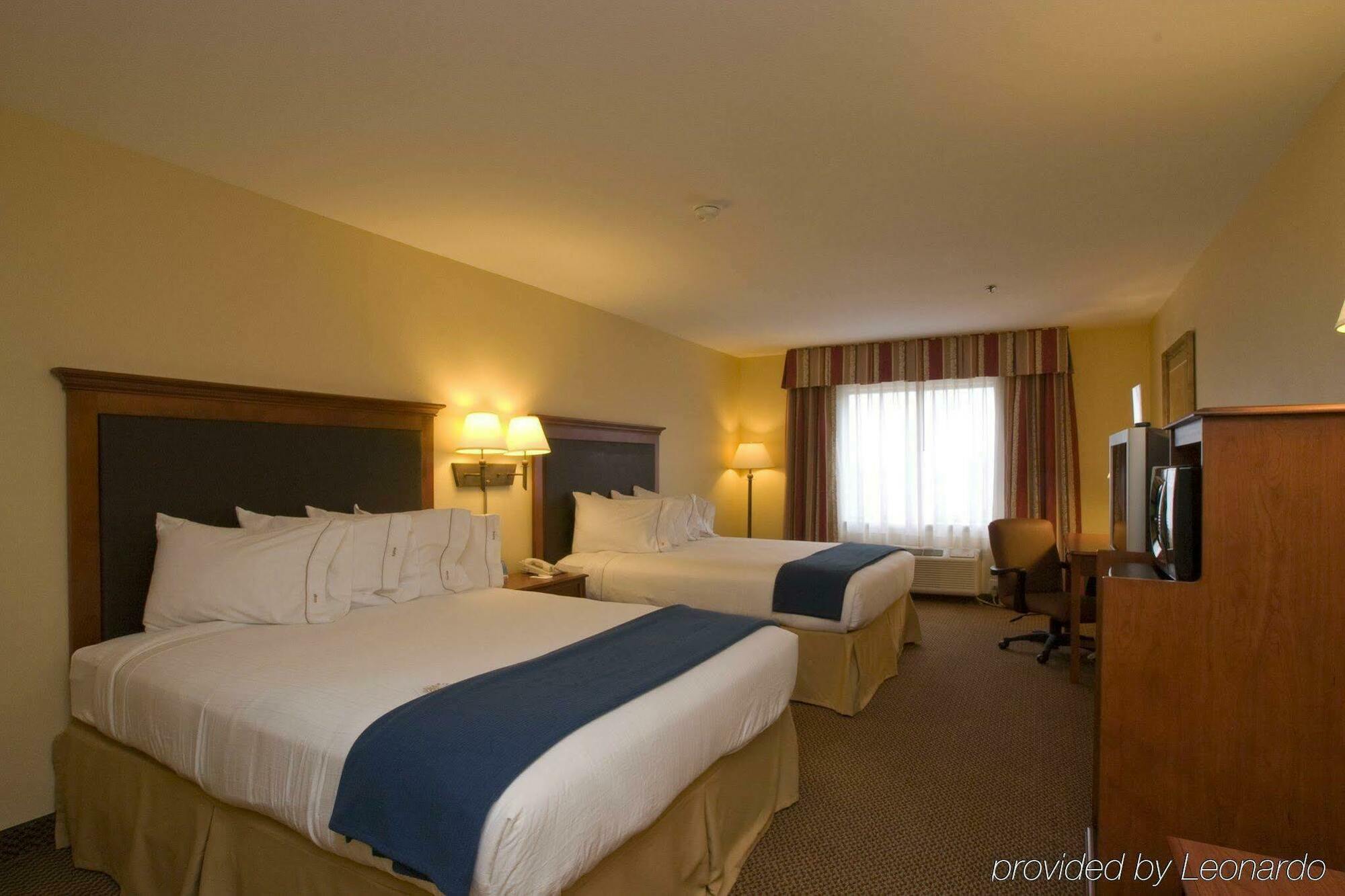 Holiday Inn Express & Suites - Laredo-Event Center Area, An Ihg Hotel Room photo